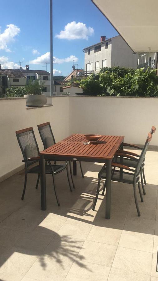 Apartment Lana Vrsar Buitenkant foto